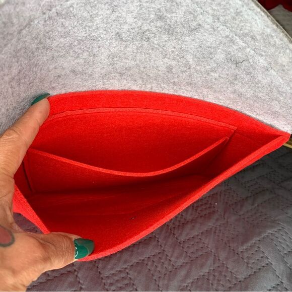 Elegant Red and Gray Women's Clutch and Bracelet - Picture 6 of 7